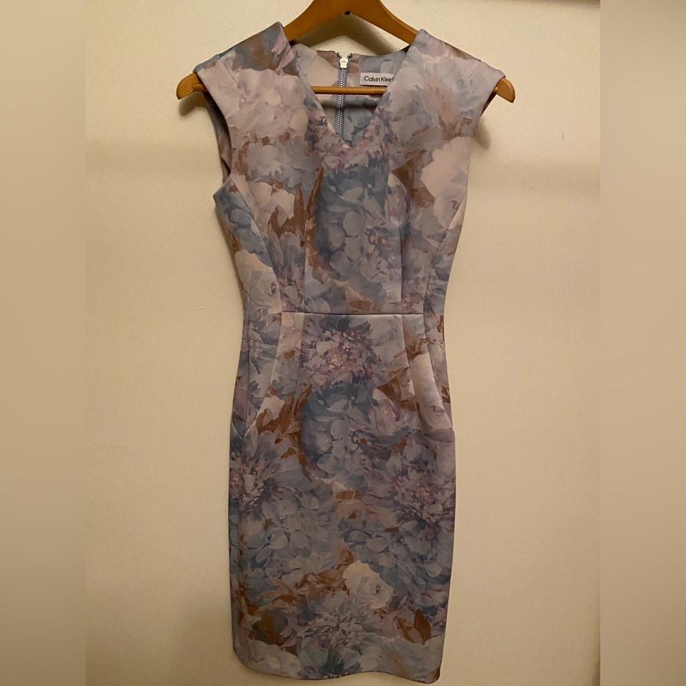 **NWOT**Never worn**Floral Calvin Klein scuba crepe sheath dress, Size 2